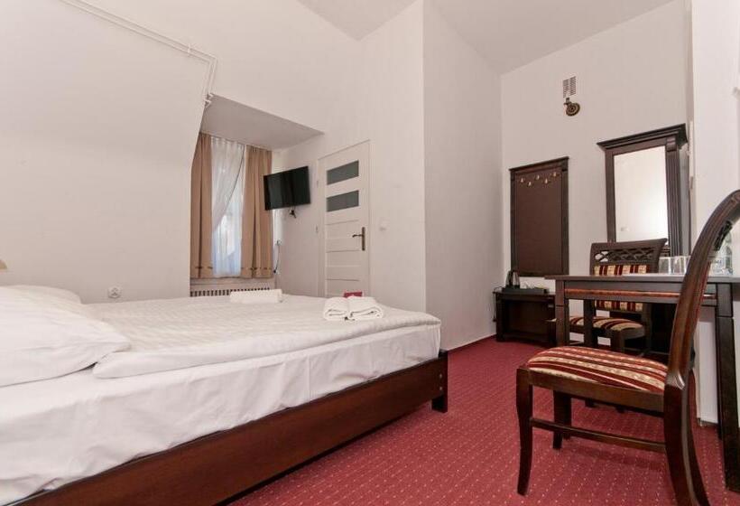 فندق Moszna Zamek