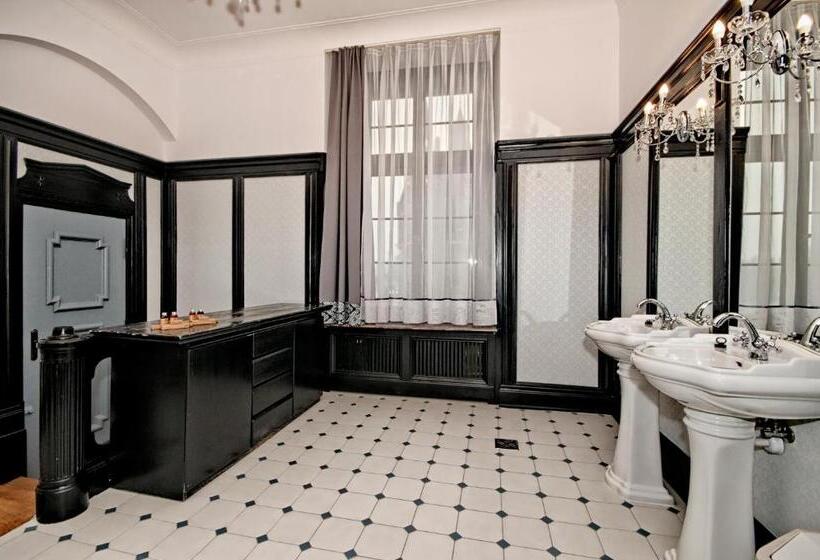 فندق Moszna Zamek