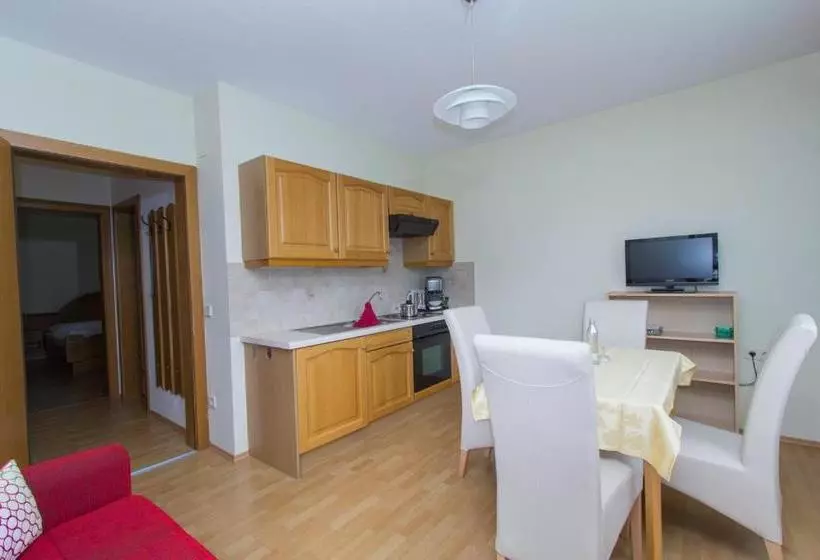 هتل Pension Weberhof