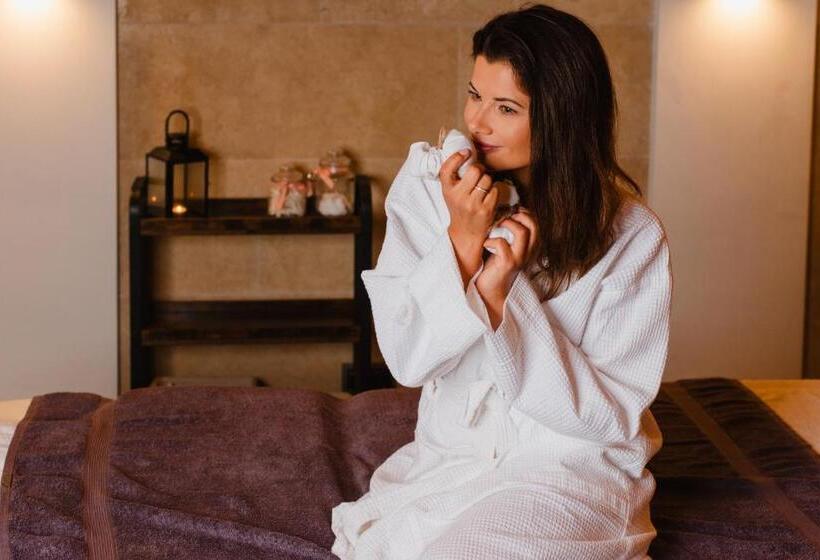 ホテル Podklasztorze