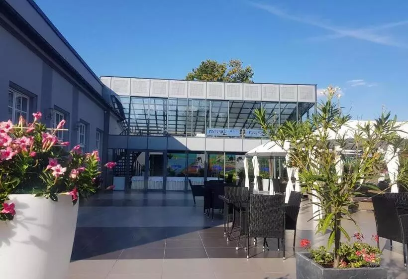 Hotelli Riverside