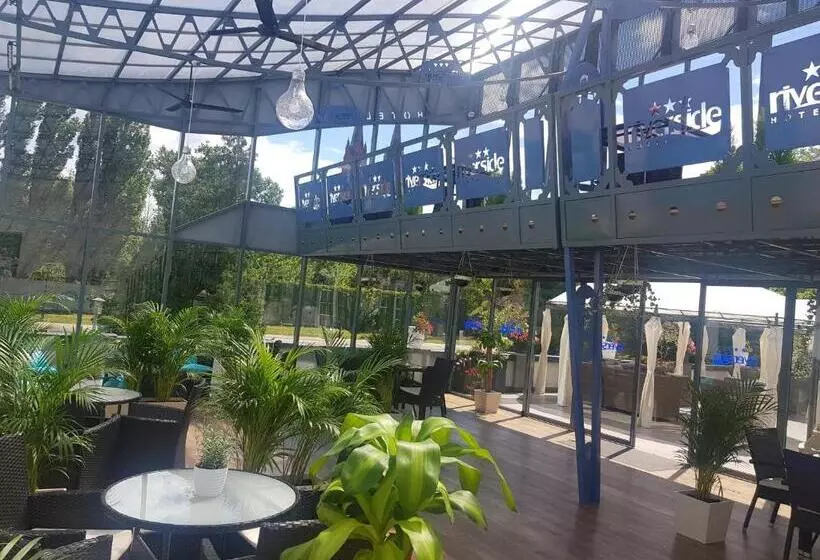 Hotelli Riverside