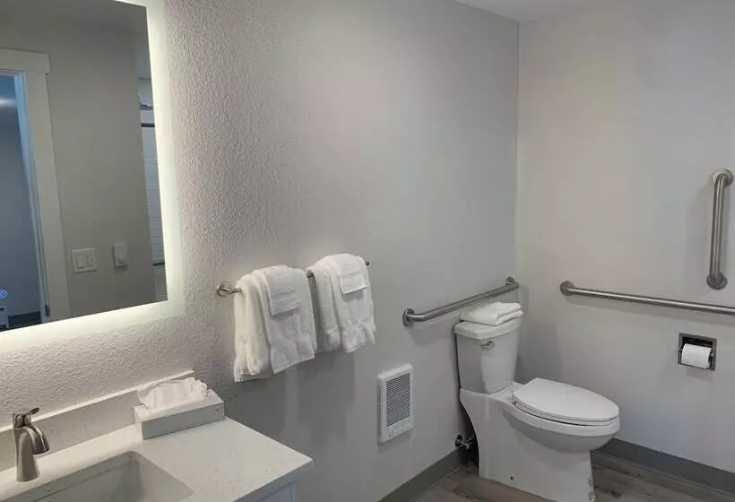 Hotelli West Beach Suites
