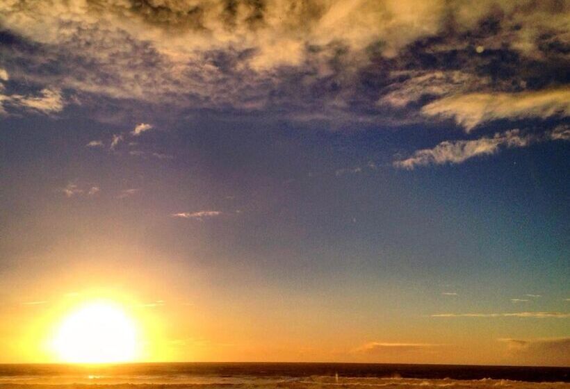 فندق West Beach Suites