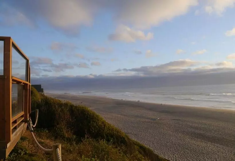 Hotelli West Beach Suites