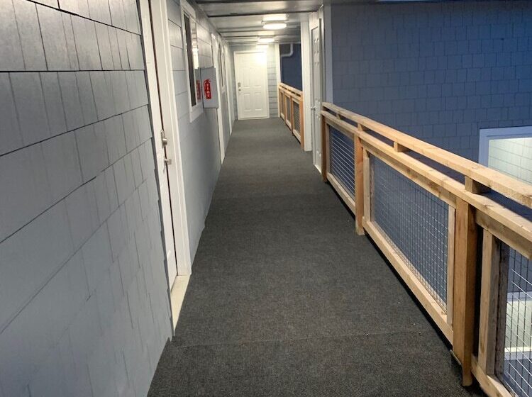 فندق West Beach Suites