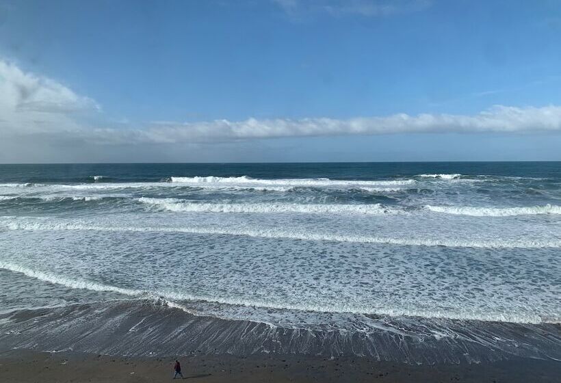 فندق West Beach Suites