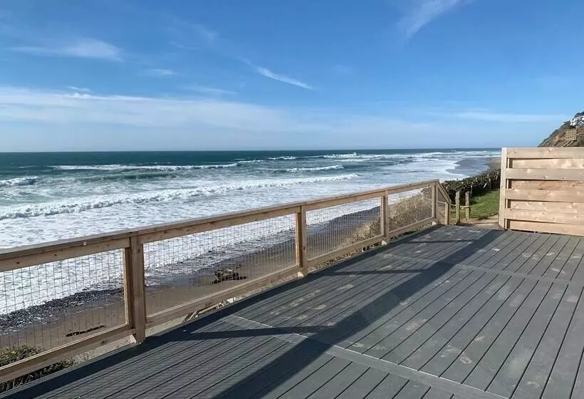 Hotelli West Beach Suites