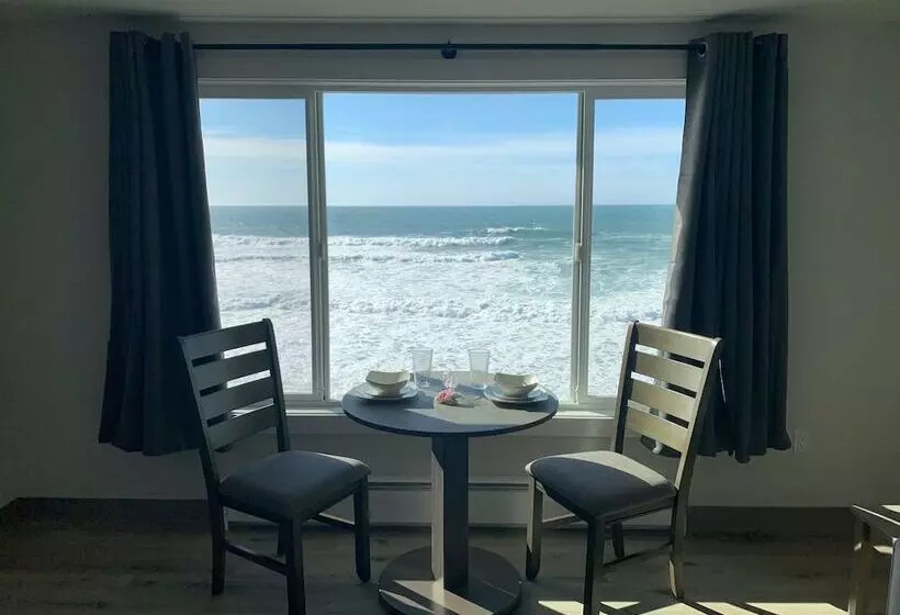 Hotelli West Beach Suites