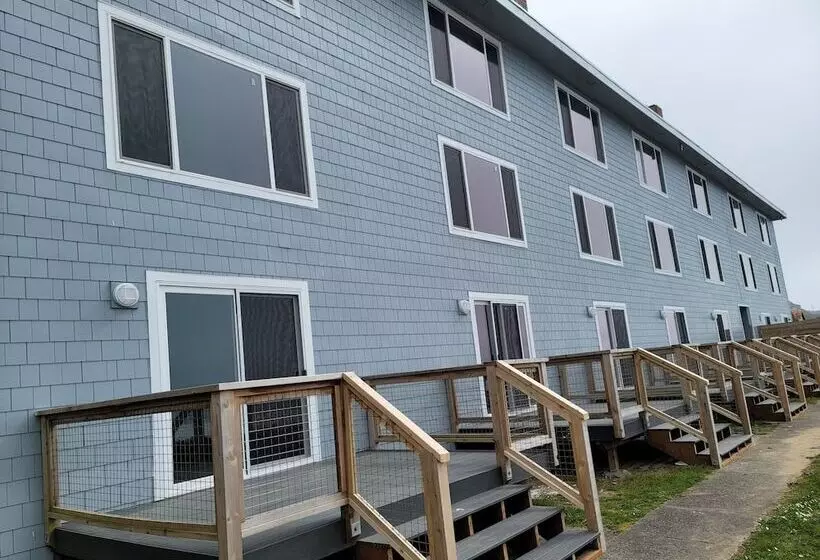 Hotelli West Beach Suites