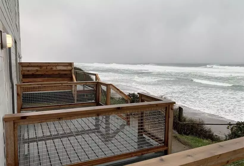 Hotelli West Beach Suites