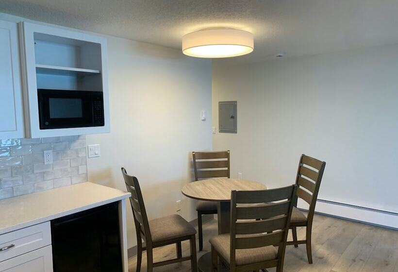 فندق West Beach Suites