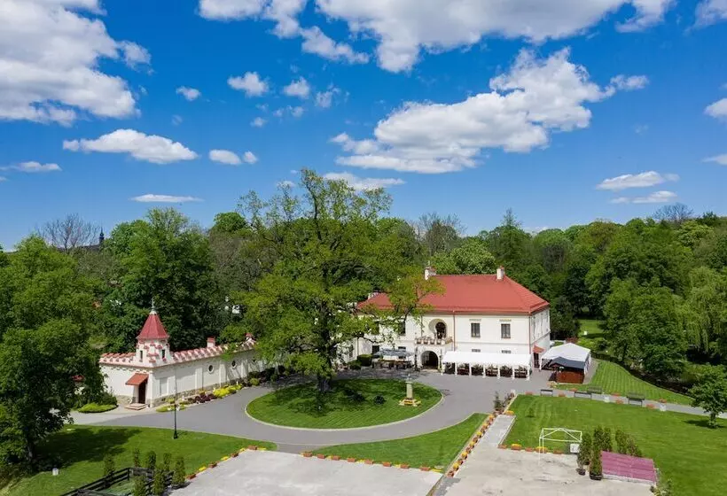 Hotelli Zamek Dubiecko