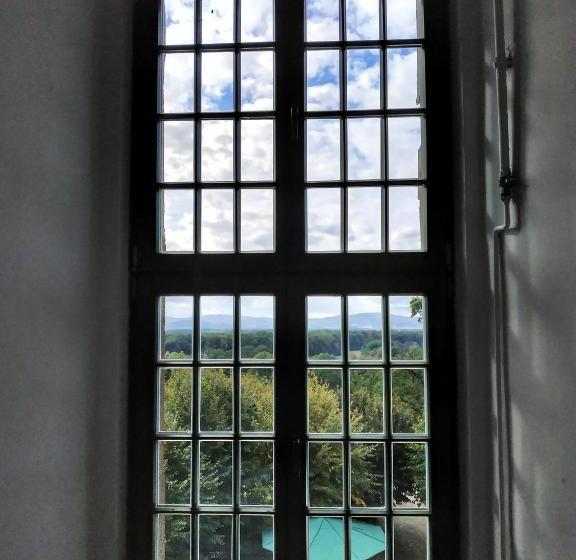 فندق Zamek Otmuchów