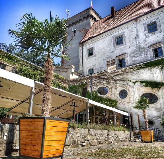 فندق Zamek Otmuchów