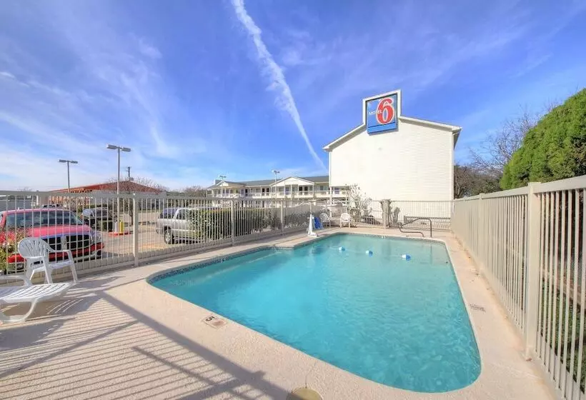 Motel 6kerrville, Tx