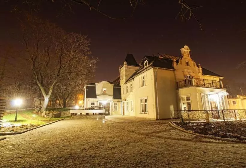 Versant Hotel & Spa