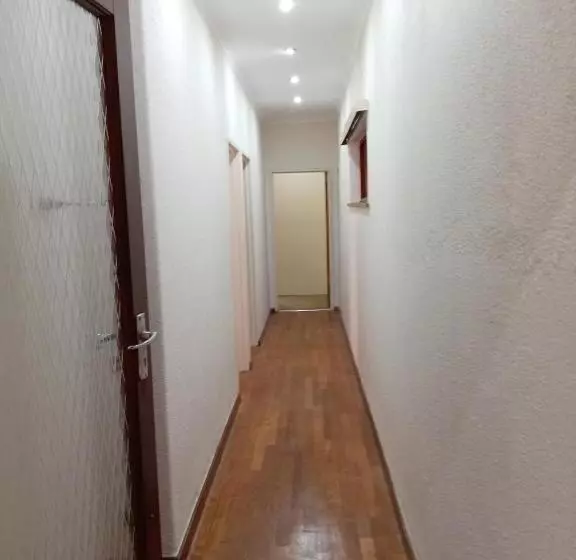 تختخواب و صبحانه Beyond New House