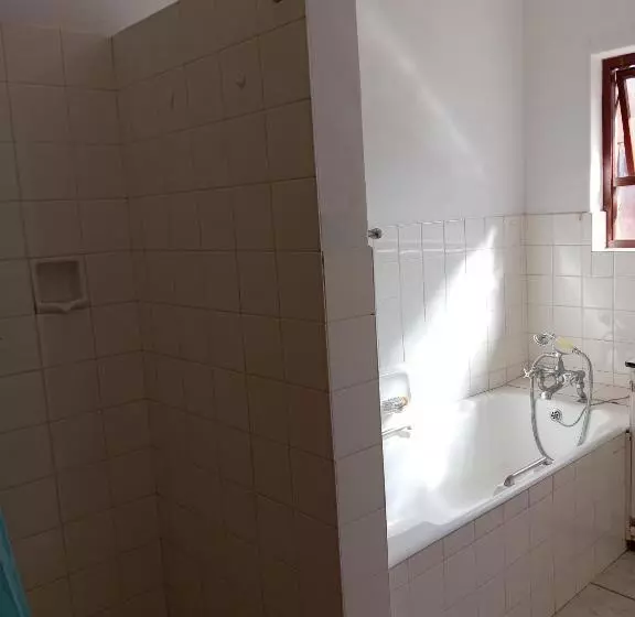 تختخواب و صبحانه Beyond New House