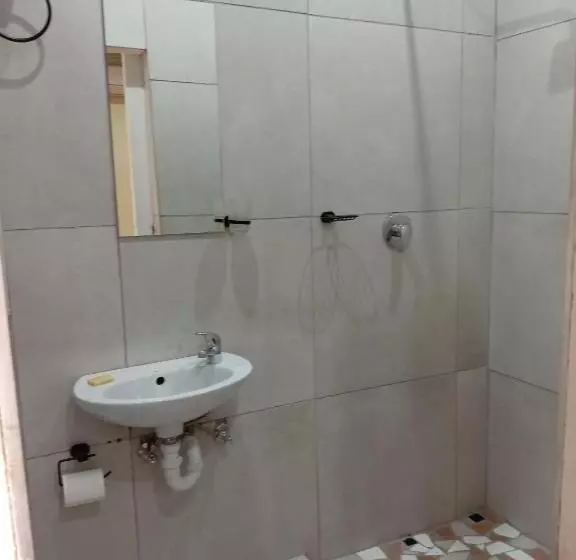 تختخواب و صبحانه Beyond New House