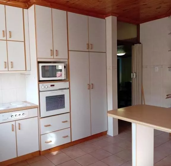 تختخواب و صبحانه Beyond New House