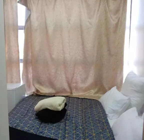 تختخواب و صبحانه Beyond New House