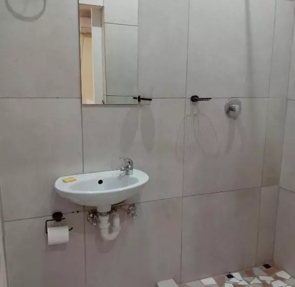 تختخواب و صبحانه Beyond New House