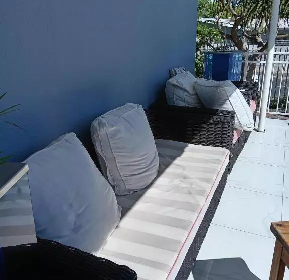 تختخواب و صبحانه Beyond New House