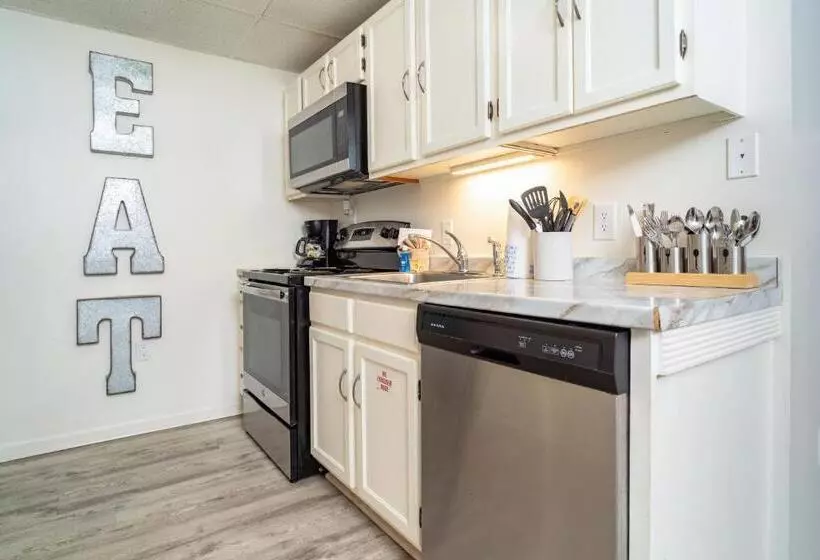 Condo In Gatlinburg Very Peaceful   10 Min Walk To Main Strip