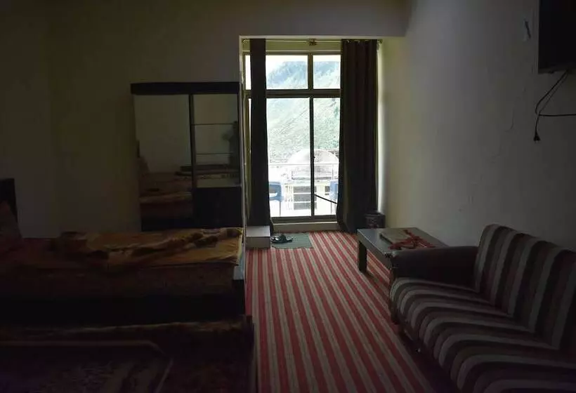 هتل Cedar Inn