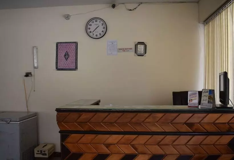 هتل Cedar Inn