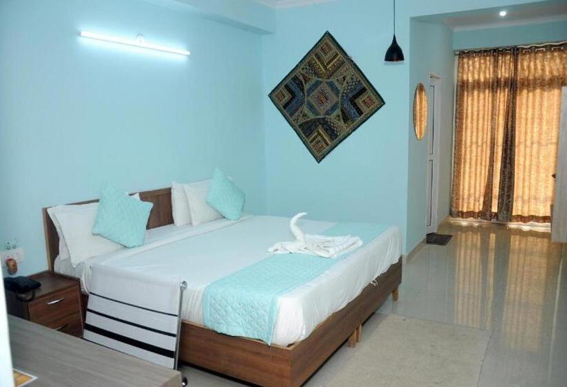 Hotel Collection O 81038 Royal Galaxy Inn