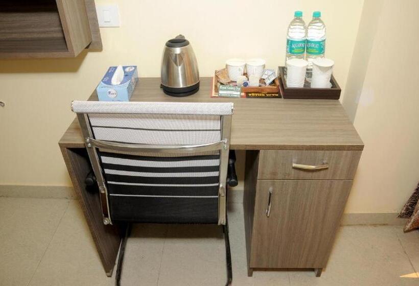 Hotel Collection O 81038 Royal Galaxy Inn