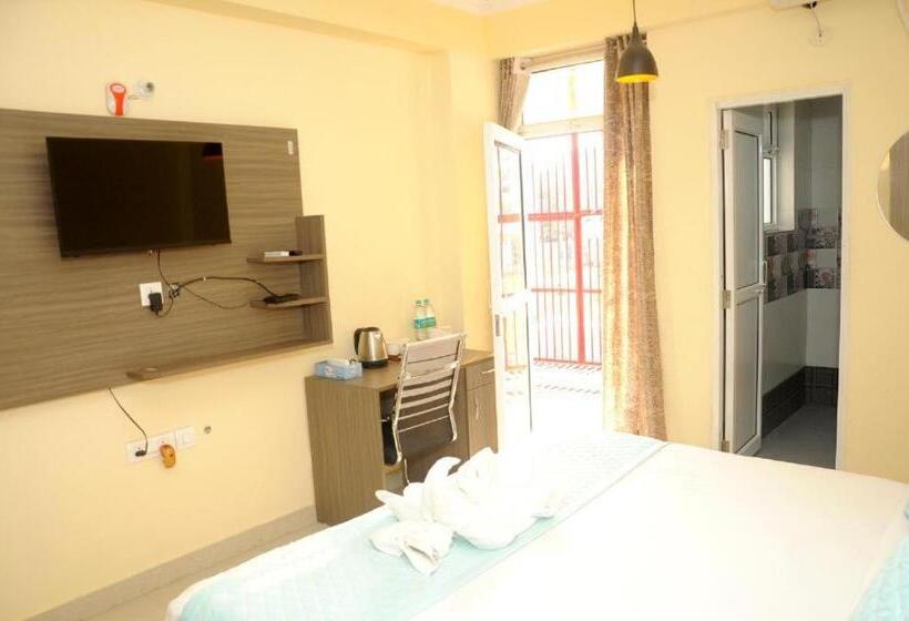 Hotel Collection O 81038 Royal Galaxy Inn