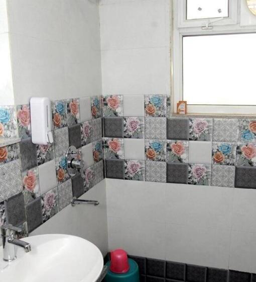 Hotel Collection O 81038 Royal Galaxy Inn