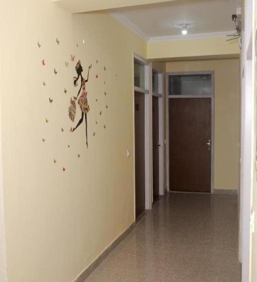 Hotel Collection O 81038 Royal Galaxy Inn