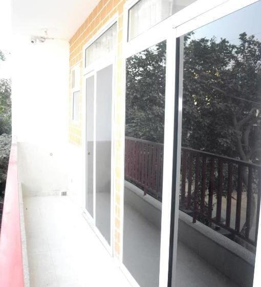 Hotel Collection O 81038 Royal Galaxy Inn