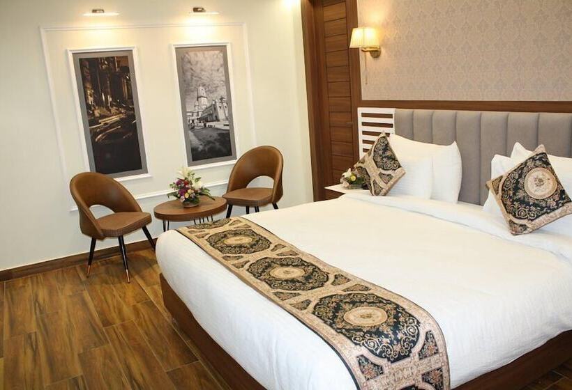 هتل Keshari Palace