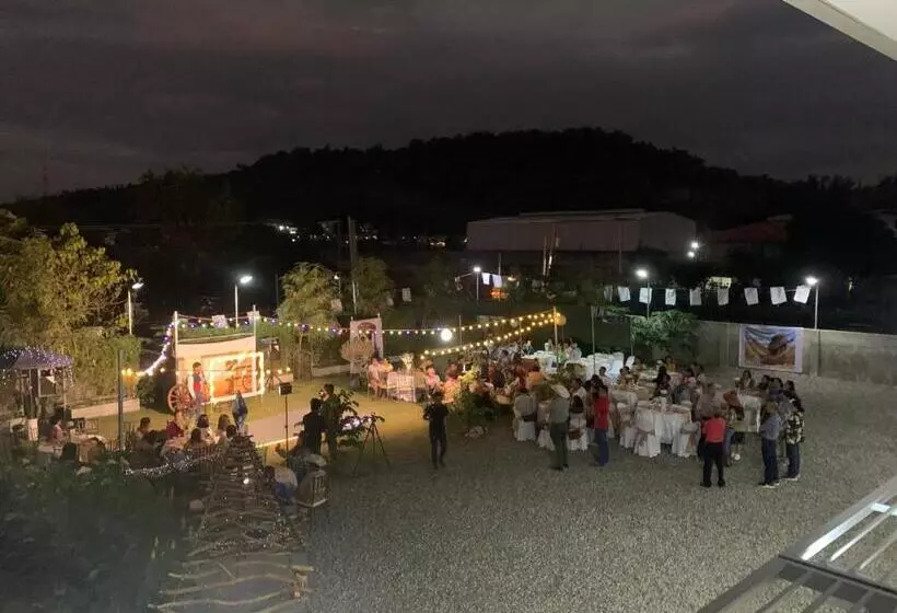 Hotelli Lone Star Inn