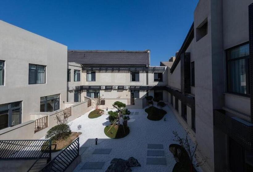 Atour Light Hotel Jinan International Covention Centre