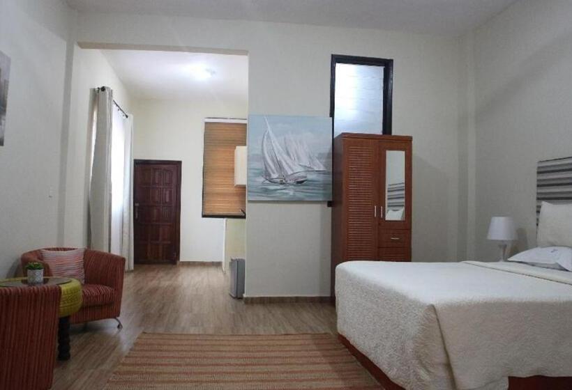 Hotel Cliffhaven Beach Resort