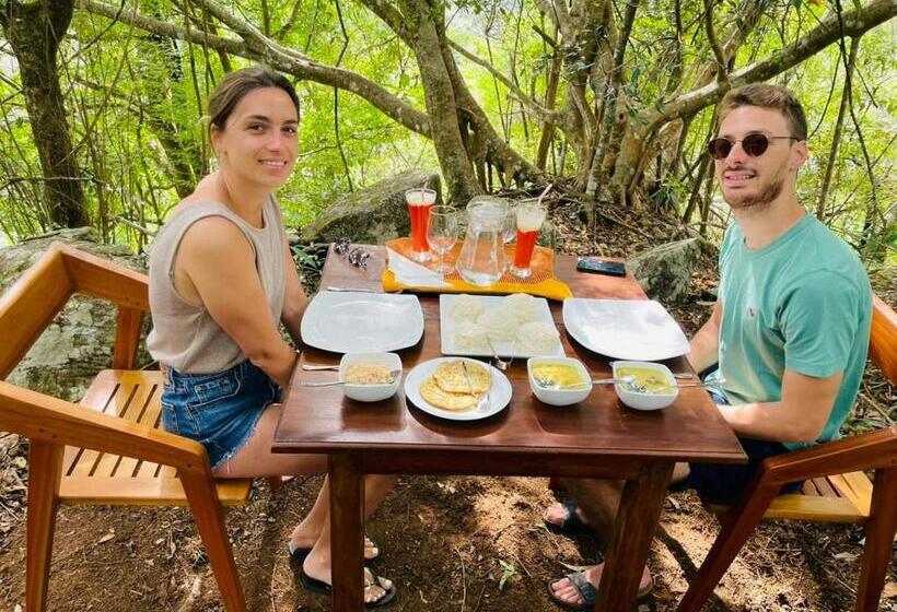 هتل Rock N Fall Nature Resort