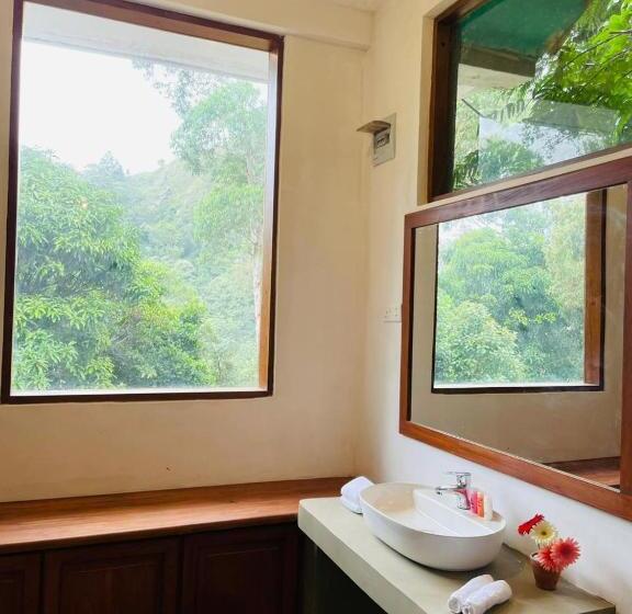 هتل Rock N Fall Nature Resort