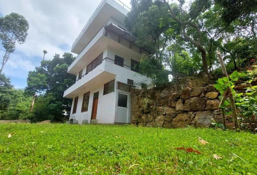 هتل Rock N Fall Nature Resort