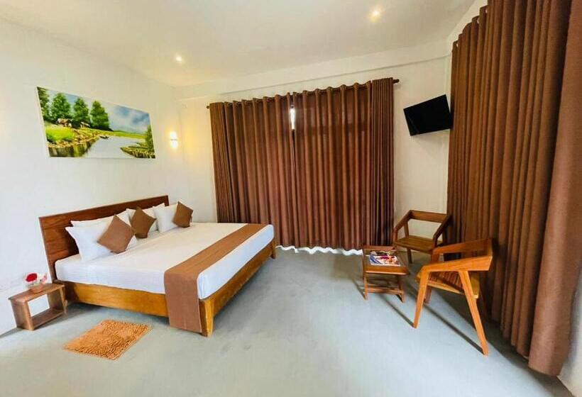 هتل Rock N Fall Nature Resort