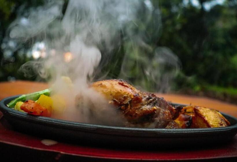 هتل Rock N Fall Nature Resort