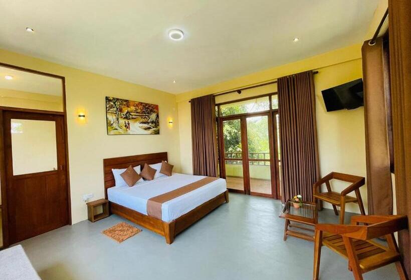 هتل Rock N Fall Nature Resort