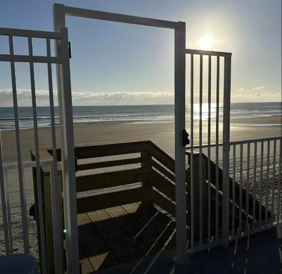 Ocean Front Condo On The Beach