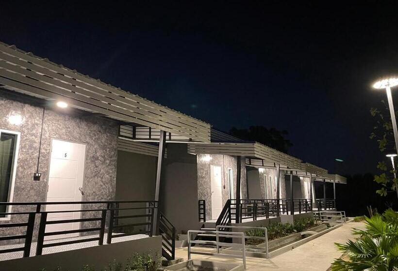 Pension บ้านไร่แสงจันทร์ รีสอร์ท