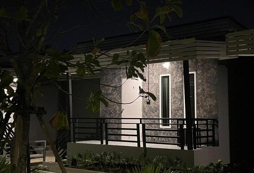 Pension บ้านไร่แสงจันทร์ รีสอร์ท